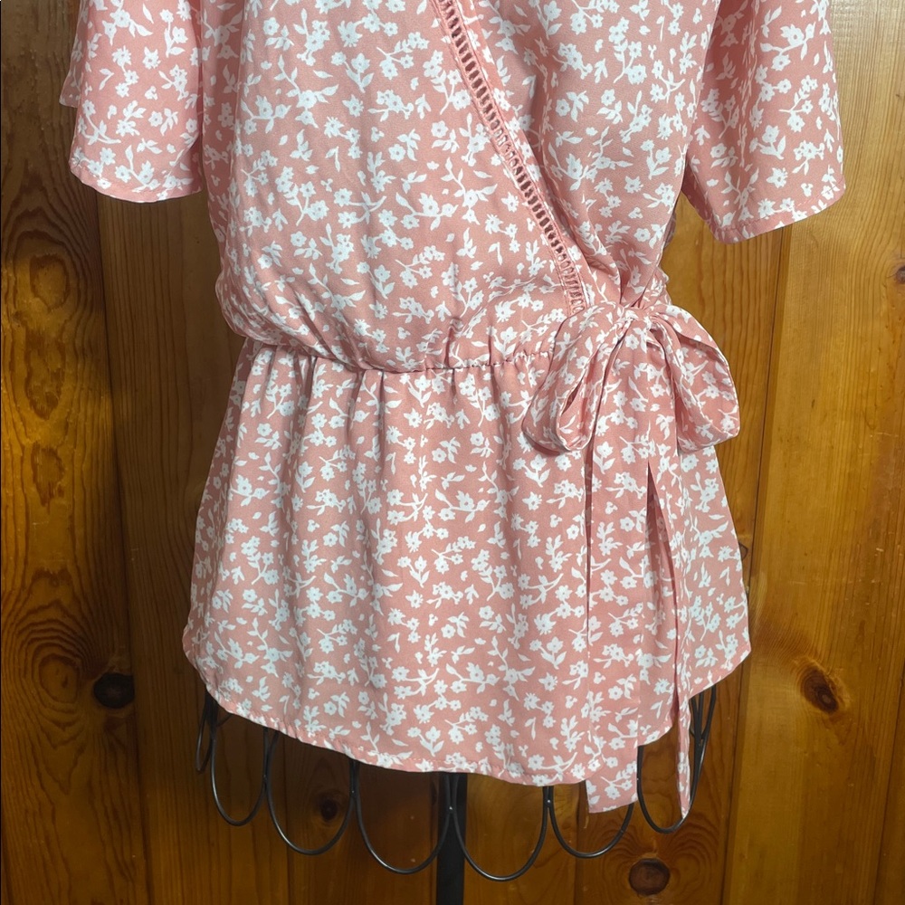 Sienna Sky Blush Floral top size small flowy floral top v-neck layover top - Picture 3 of 7